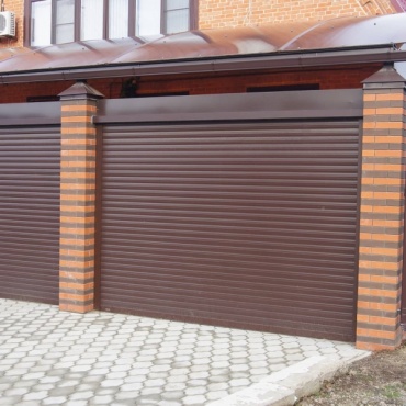 Гаражные рулонные ворота в коттедж 2625x2625