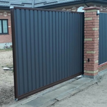 Ворота откатные из профнастила темно серого цвета 2500x1800