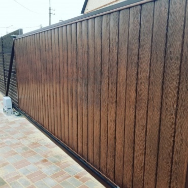 Ворота откатные DoorHan из сендвич-панели 2300x1500